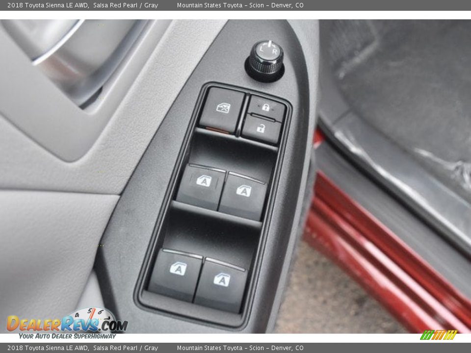 Controls of 2018 Toyota Sienna LE AWD Photo #25