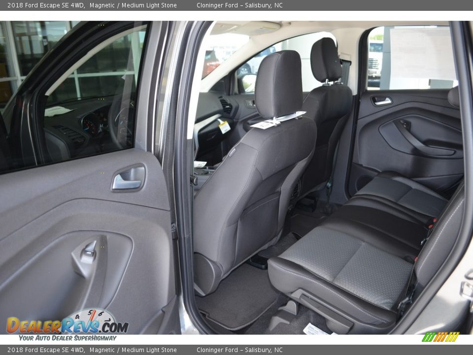 2018 Ford Escape SE 4WD Magnetic / Medium Light Stone Photo #8
