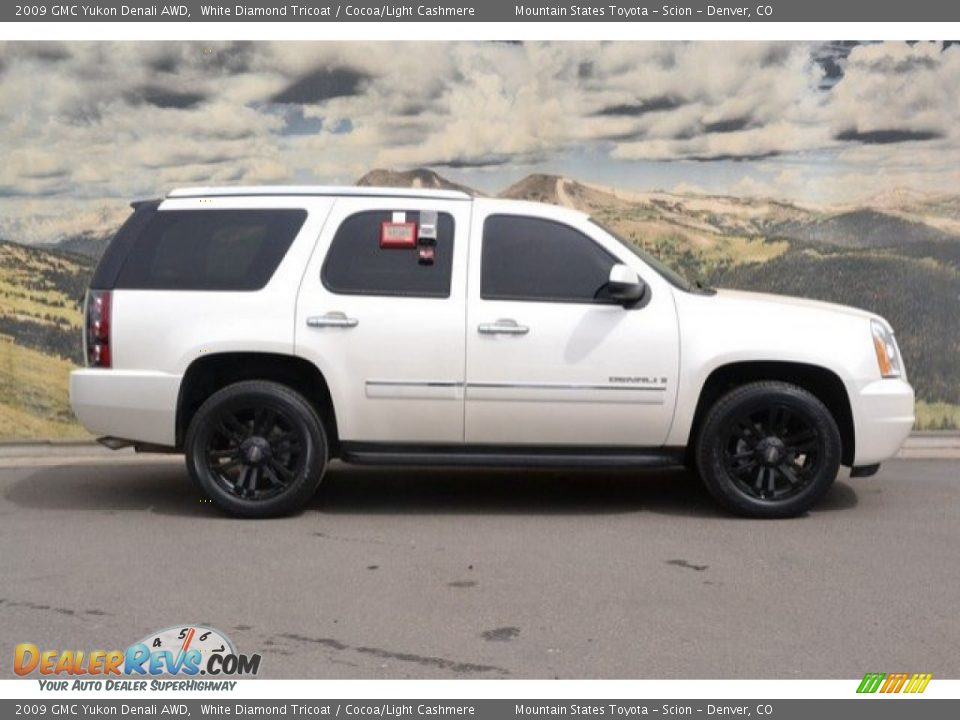 2009 GMC Yukon Denali AWD White Diamond Tricoat / Cocoa/Light Cashmere Photo #2