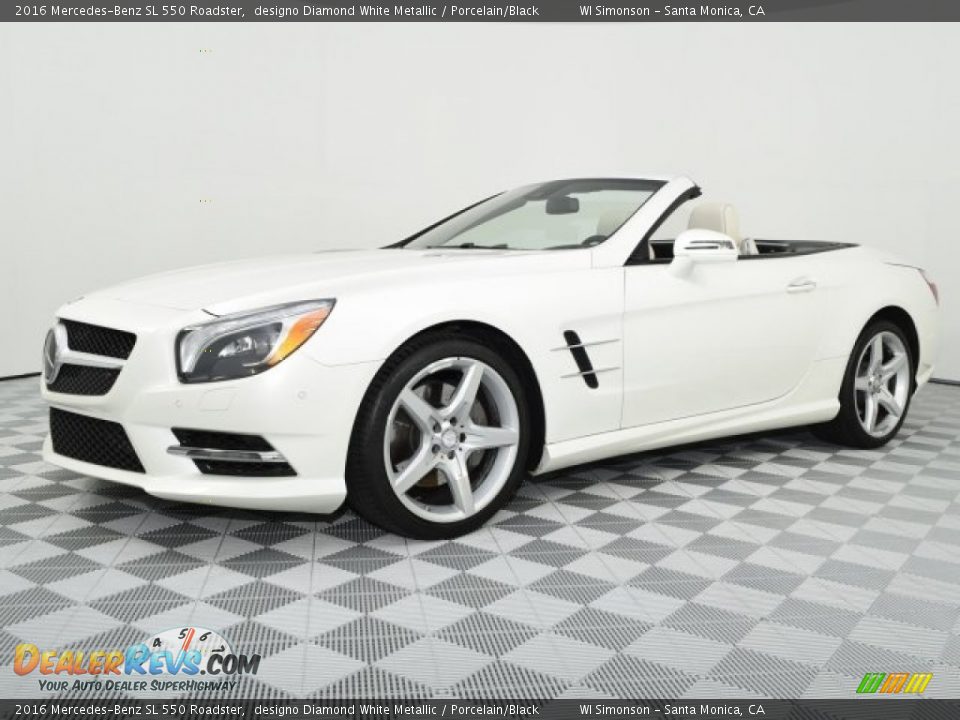 Front 3/4 View of 2016 Mercedes-Benz SL 550 Roadster Photo #7