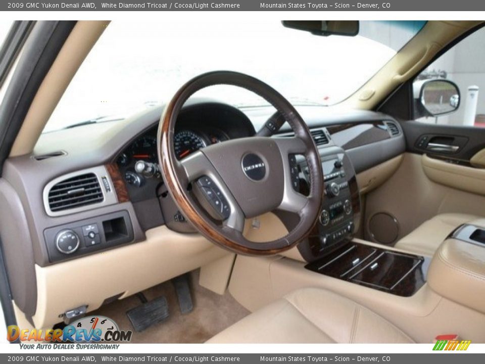 2009 GMC Yukon Denali AWD White Diamond Tricoat / Cocoa/Light Cashmere Photo #10