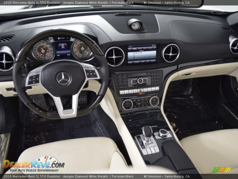 Dashboard of 2016 Mercedes-Benz SL 550 Roadster Photo #13