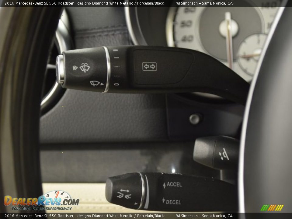 Controls of 2016 Mercedes-Benz SL 550 Roadster Photo #27