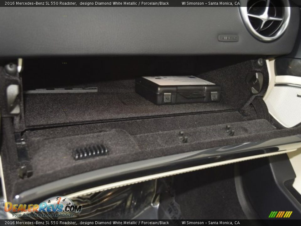 2016 Mercedes-Benz SL 550 Roadster designo Diamond White Metallic / Porcelain/Black Photo #33