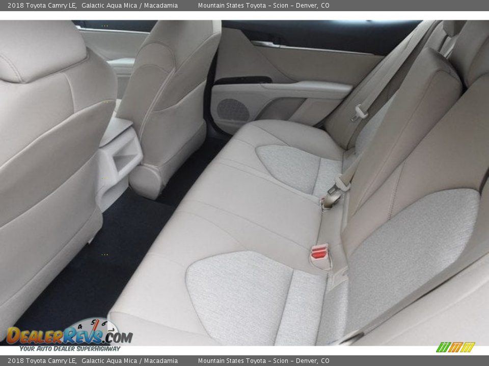 2018 Toyota Camry LE Galactic Aqua Mica / Macadamia Photo #4