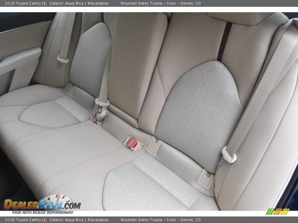 2018 Toyota Camry LE Galactic Aqua Mica / Macadamia Photo #5