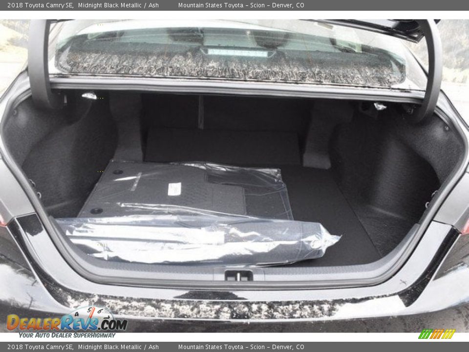 2018 Toyota Camry SE Midnight Black Metallic / Ash Photo #14