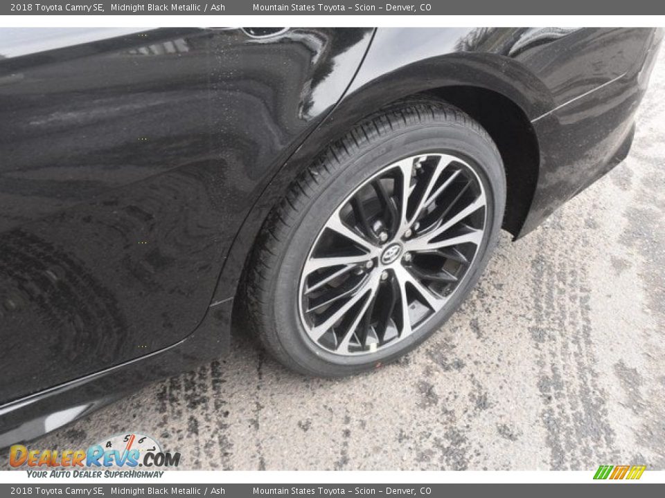 2018 Toyota Camry SE Midnight Black Metallic / Ash Photo #17