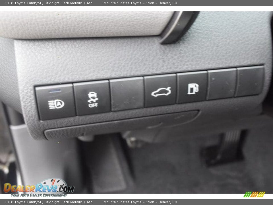 2018 Toyota Camry SE Midnight Black Metallic / Ash Photo #25