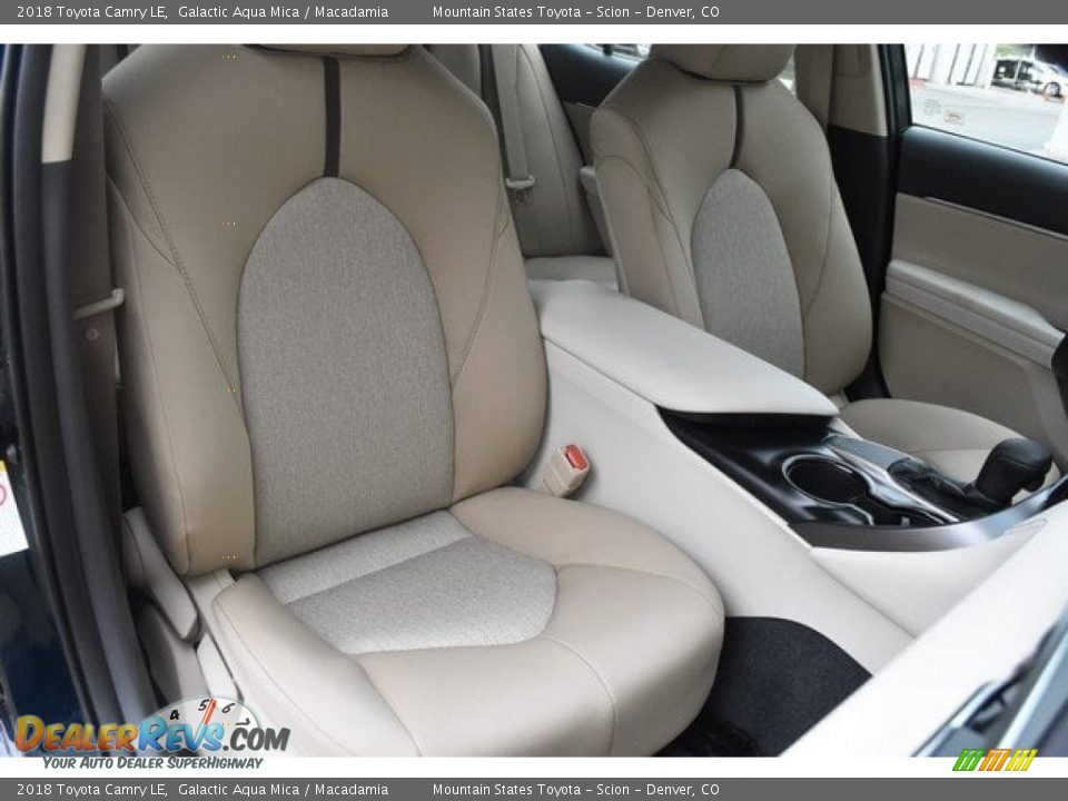 2018 Toyota Camry LE Galactic Aqua Mica / Macadamia Photo #11