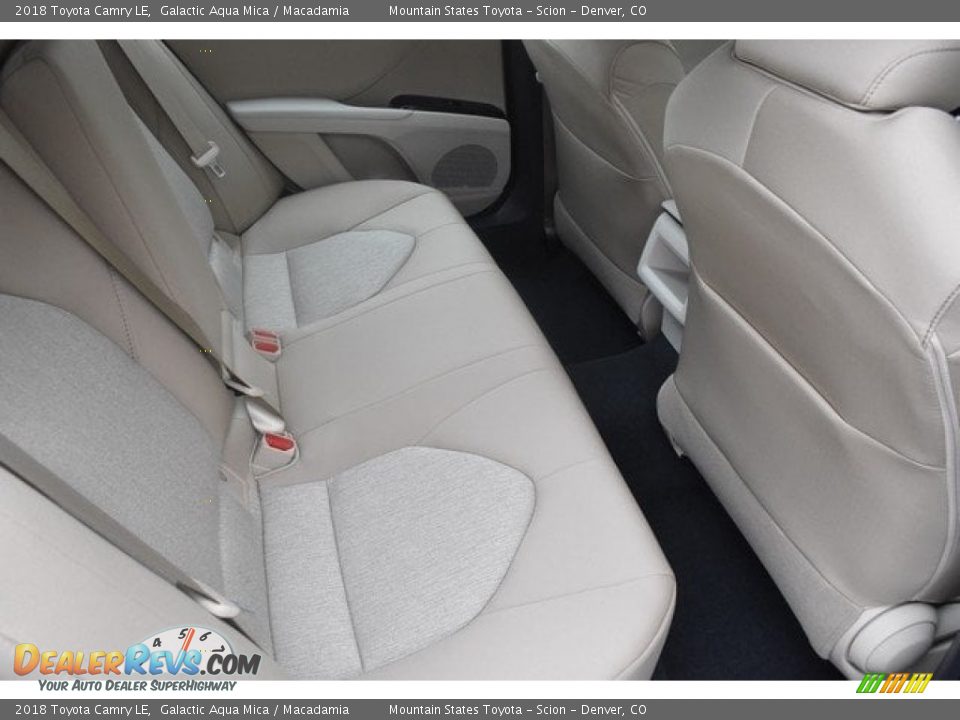 2018 Toyota Camry LE Galactic Aqua Mica / Macadamia Photo #14