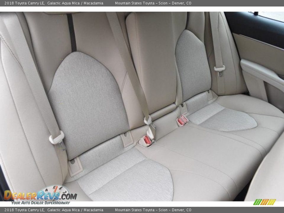 2018 Toyota Camry LE Galactic Aqua Mica / Macadamia Photo #15