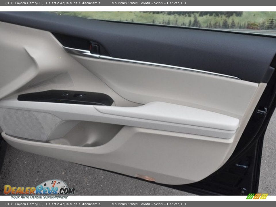 2018 Toyota Camry LE Galactic Aqua Mica / Macadamia Photo #18