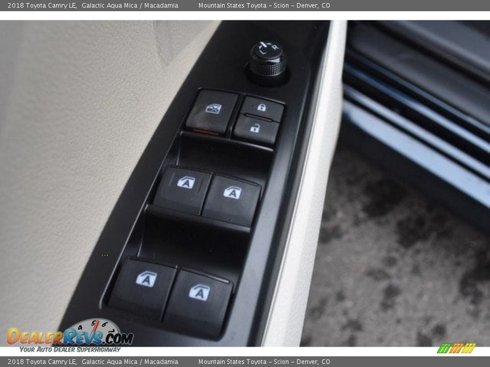 2018 Toyota Camry LE Galactic Aqua Mica / Macadamia Photo #20