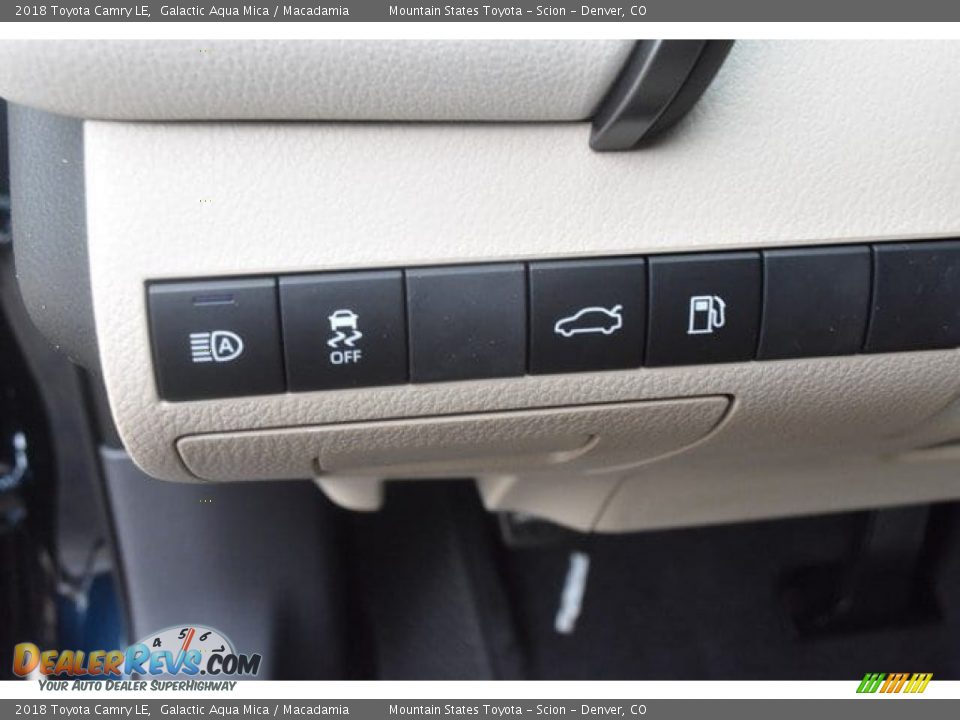 2018 Toyota Camry LE Galactic Aqua Mica / Macadamia Photo #21