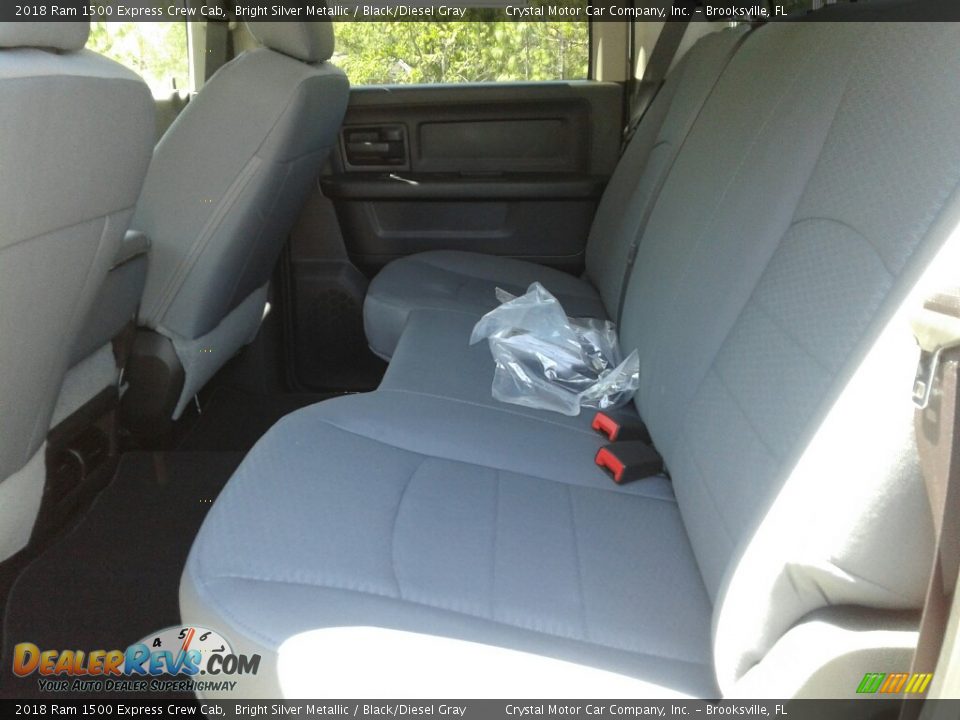 2018 Ram 1500 Express Crew Cab Bright Silver Metallic / Black/Diesel Gray Photo #10