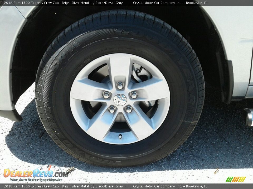 2018 Ram 1500 Express Crew Cab Bright Silver Metallic / Black/Diesel Gray Photo #20