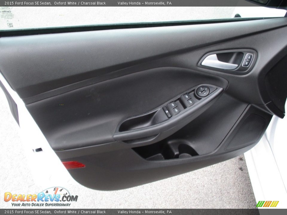 2015 Ford Focus SE Sedan Oxford White / Charcoal Black Photo #11