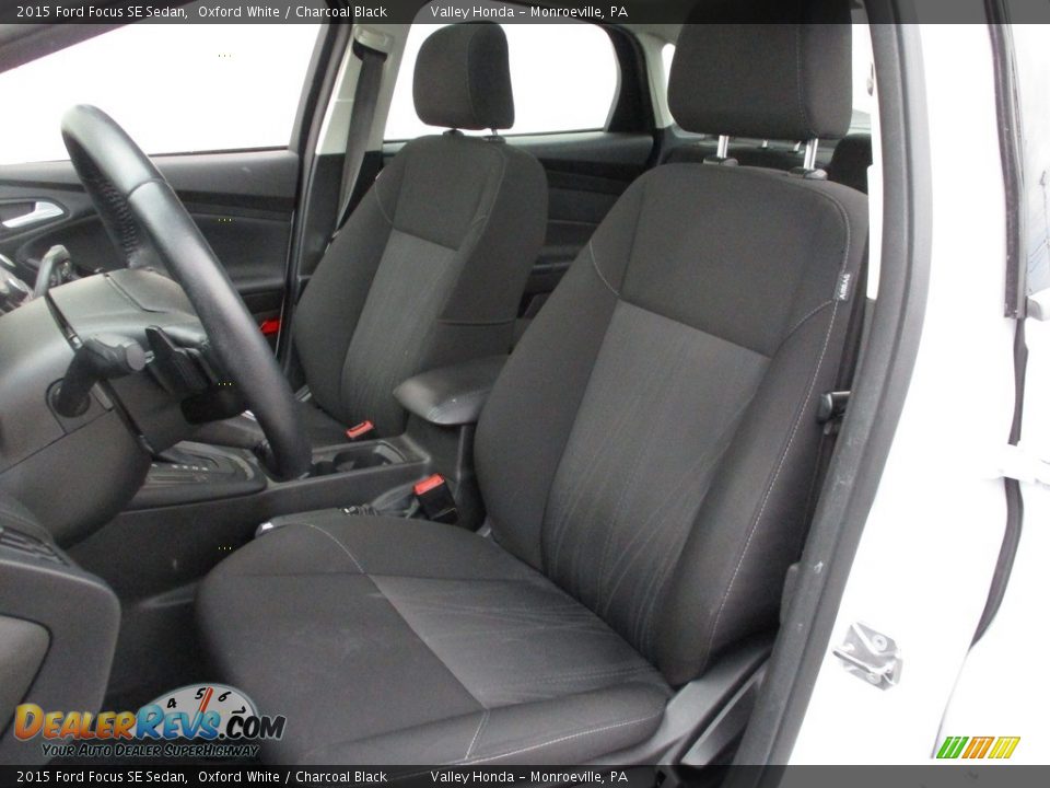 2015 Ford Focus SE Sedan Oxford White / Charcoal Black Photo #12