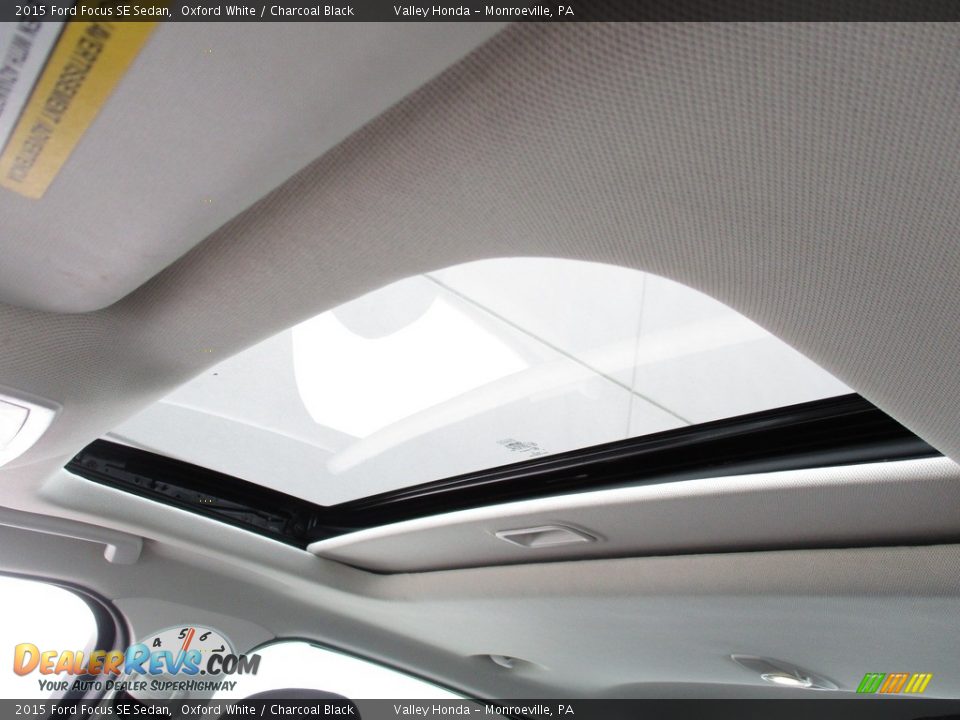 2015 Ford Focus SE Sedan Oxford White / Charcoal Black Photo #15