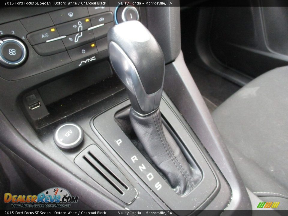 2015 Ford Focus SE Sedan Oxford White / Charcoal Black Photo #16