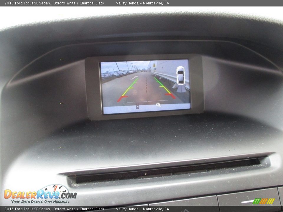 2015 Ford Focus SE Sedan Oxford White / Charcoal Black Photo #18