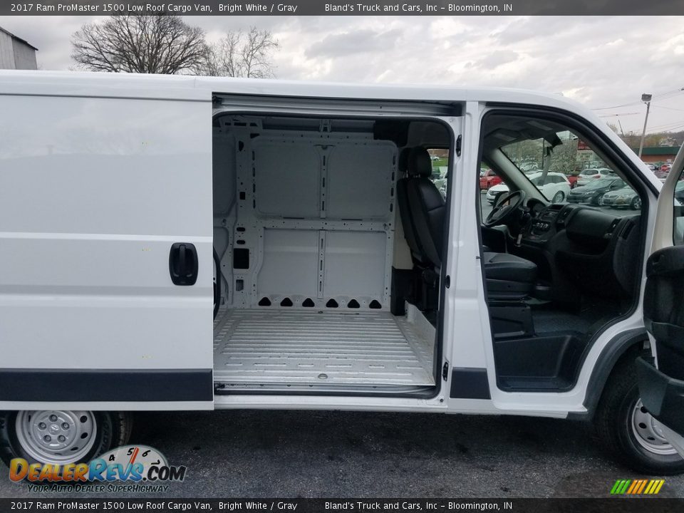 2017 Ram ProMaster 1500 Low Roof Cargo Van Bright White / Gray Photo #15