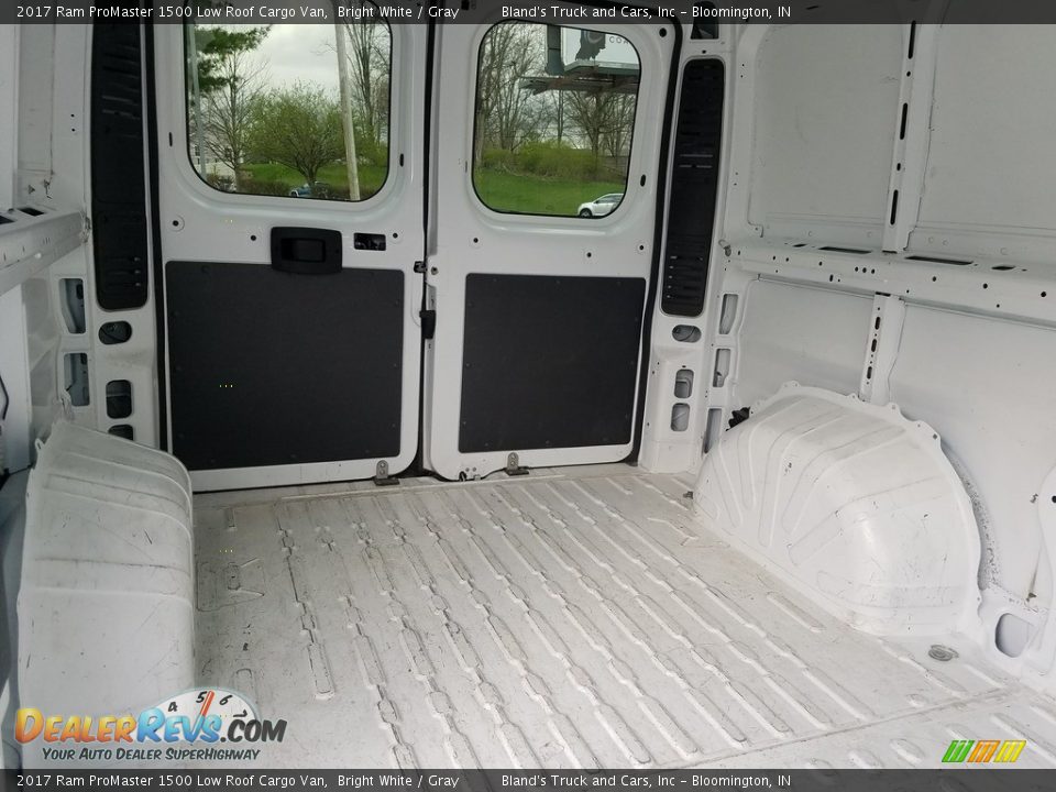 2017 Ram ProMaster 1500 Low Roof Cargo Van Bright White / Gray Photo #17