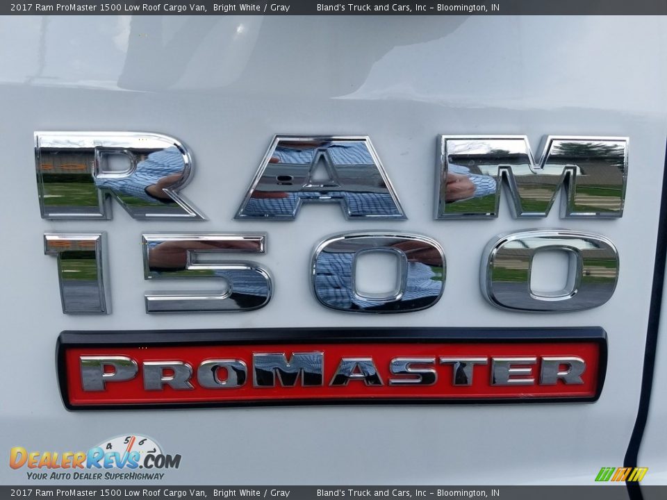 2017 Ram ProMaster 1500 Low Roof Cargo Van Bright White / Gray Photo #18