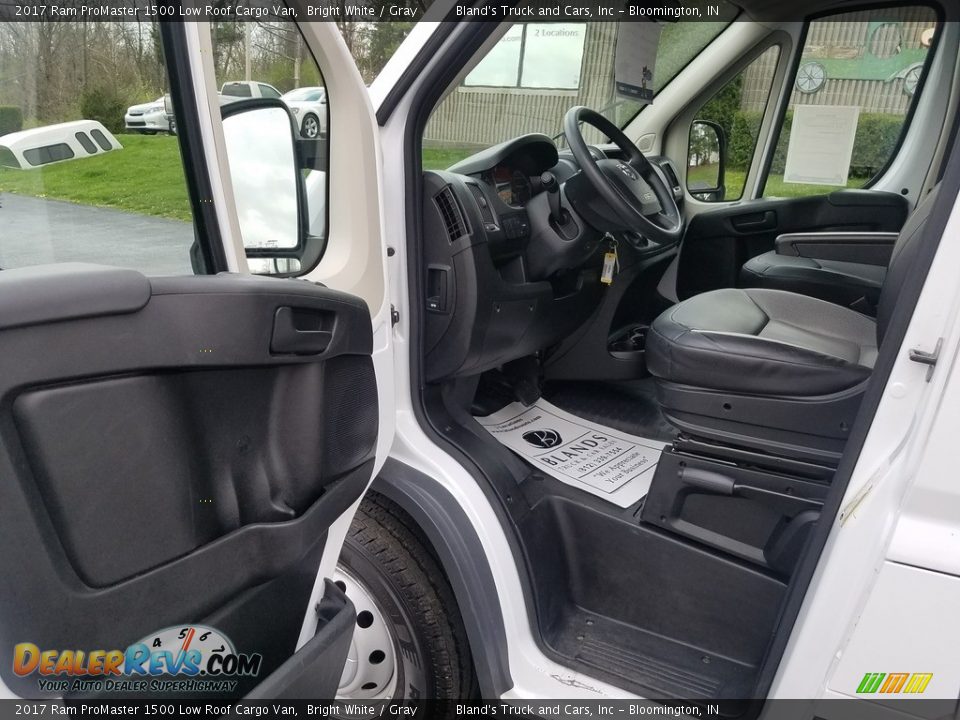 2017 Ram ProMaster 1500 Low Roof Cargo Van Bright White / Gray Photo #21