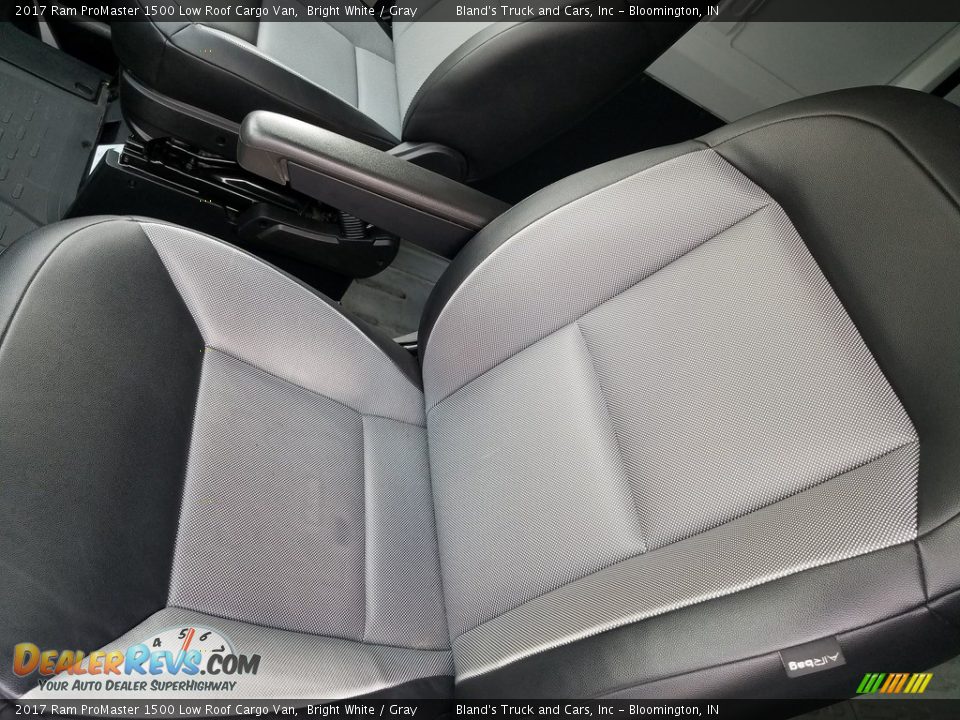 2017 Ram ProMaster 1500 Low Roof Cargo Van Bright White / Gray Photo #25