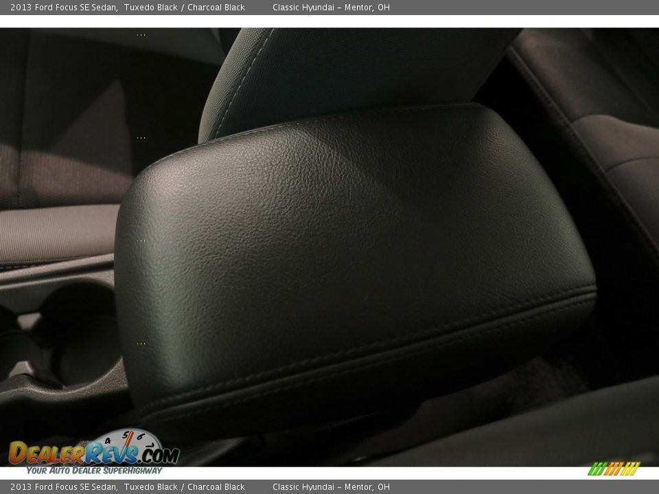 2013 Ford Focus SE Sedan Tuxedo Black / Charcoal Black Photo #14