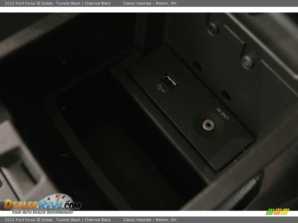 2013 Ford Focus SE Sedan Tuxedo Black / Charcoal Black Photo #15