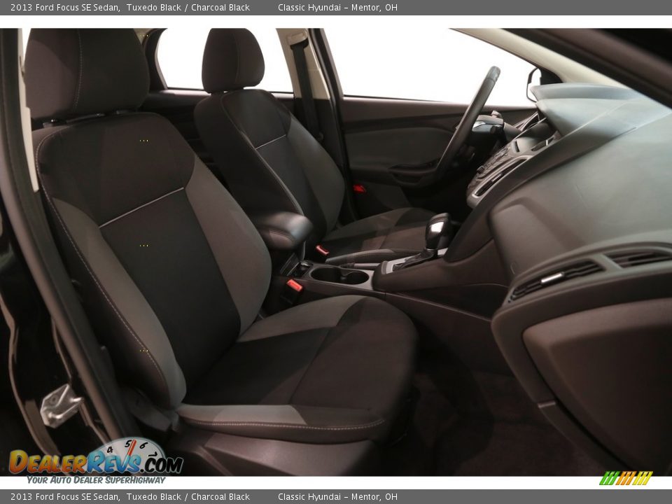 2013 Ford Focus SE Sedan Tuxedo Black / Charcoal Black Photo #16