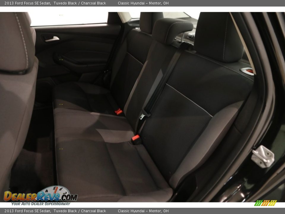 2013 Ford Focus SE Sedan Tuxedo Black / Charcoal Black Photo #18
