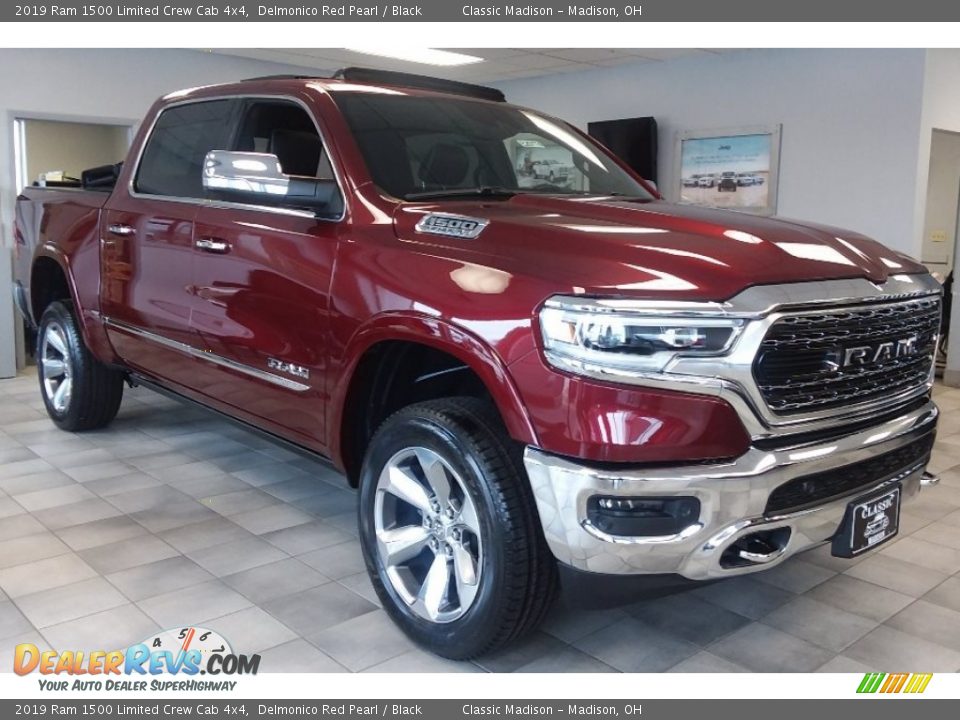 Front 3/4 View of 2019 Ram 1500 Limited Crew Cab 4x4 Photo #2
