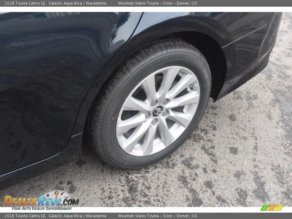 2018 Toyota Camry LE Galactic Aqua Mica / Macadamia Photo #33