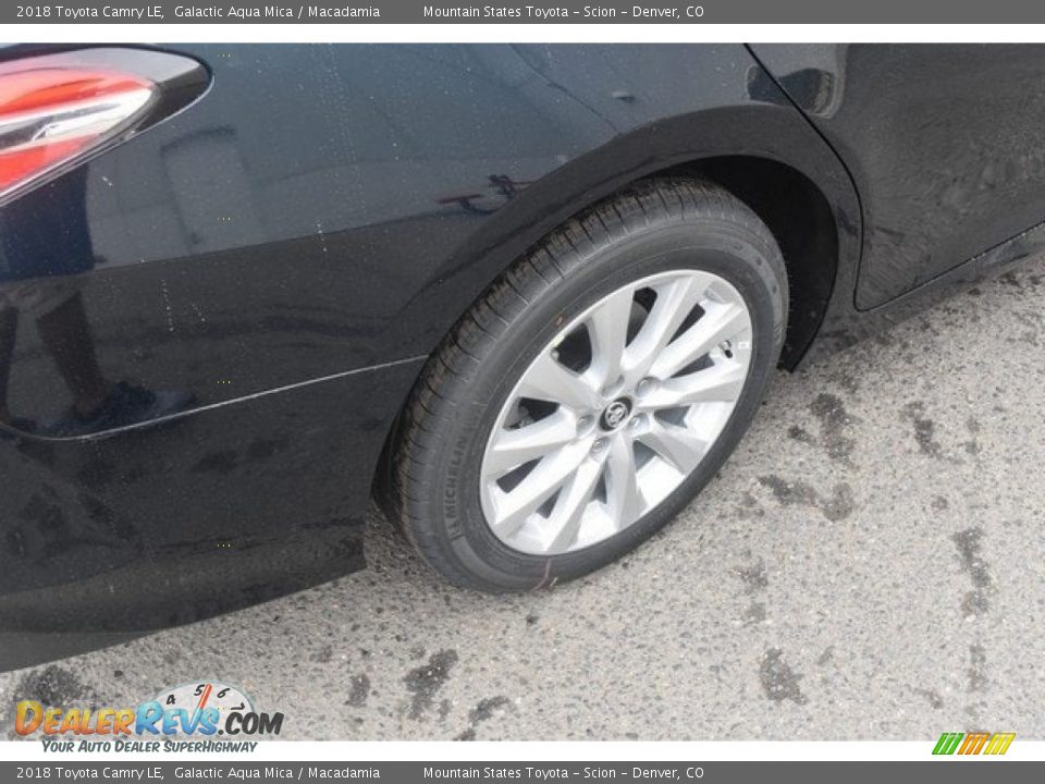 2018 Toyota Camry LE Galactic Aqua Mica / Macadamia Photo #34