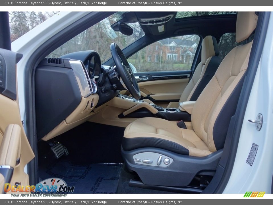Front Seat of 2016 Porsche Cayenne S E-Hybrid Photo #12