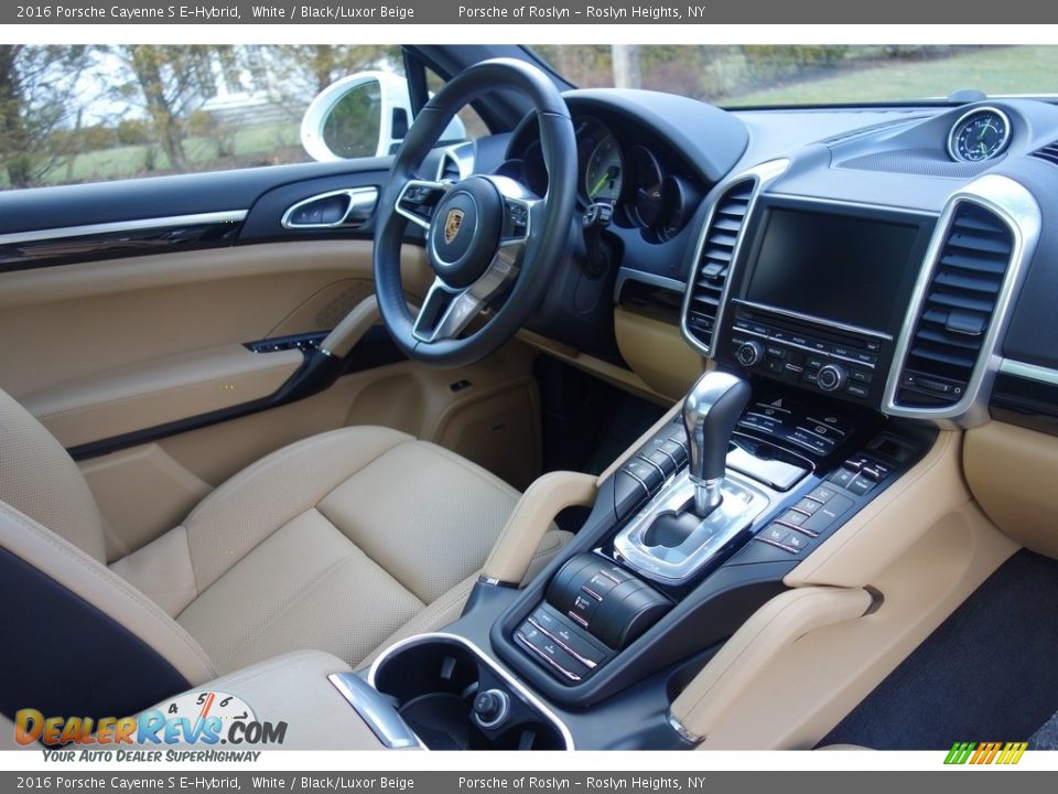 Dashboard of 2016 Porsche Cayenne S E-Hybrid Photo #13