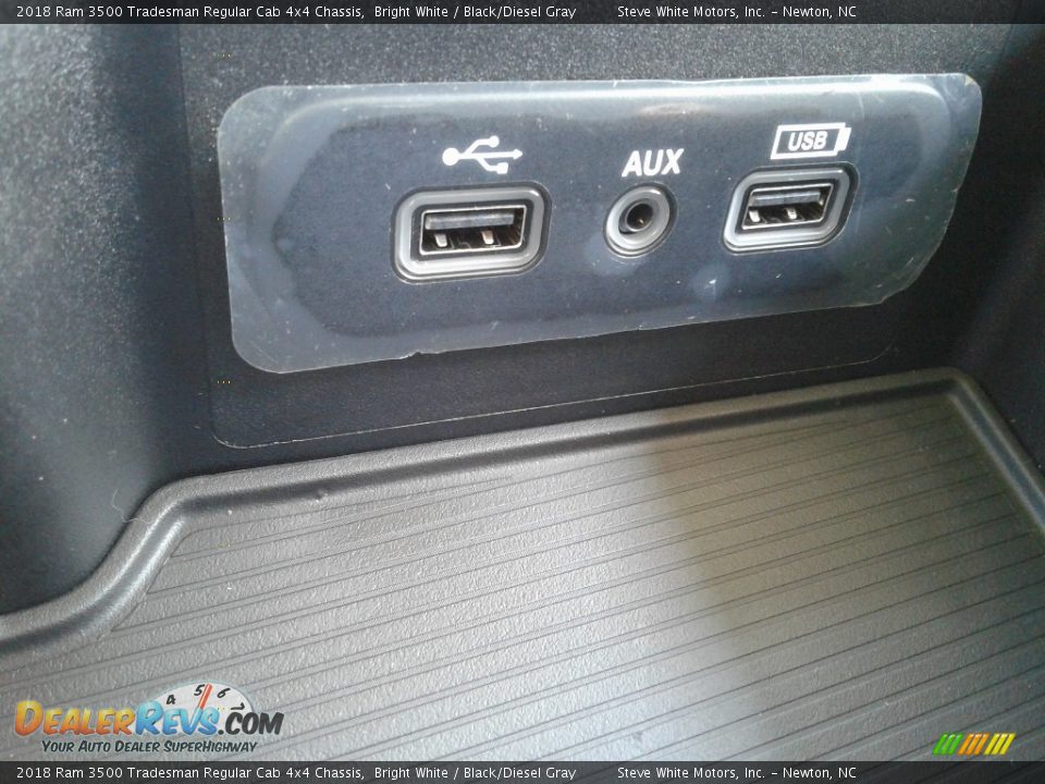 2018 Ram 3500 Tradesman Regular Cab 4x4 Chassis Bright White / Black/Diesel Gray Photo #21