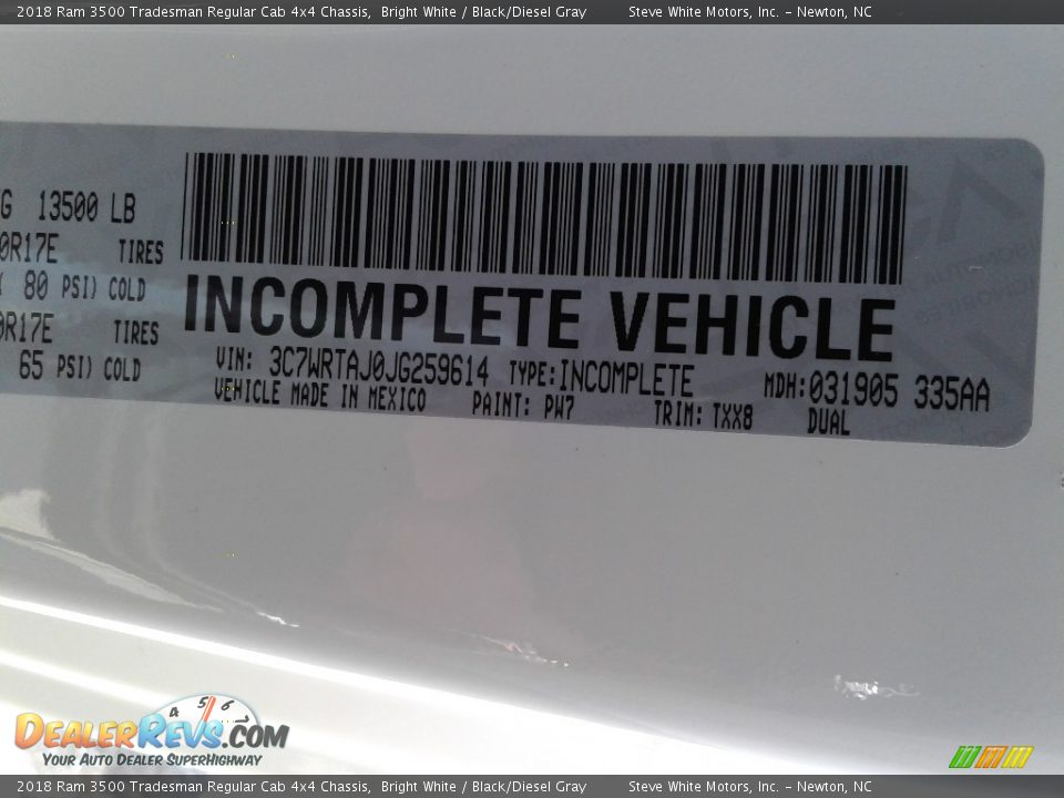 2018 Ram 3500 Tradesman Regular Cab 4x4 Chassis Bright White / Black/Diesel Gray Photo #26