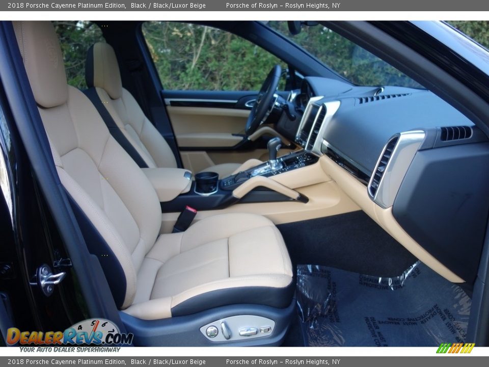 Front Seat of 2018 Porsche Cayenne Platinum Edition Photo #16