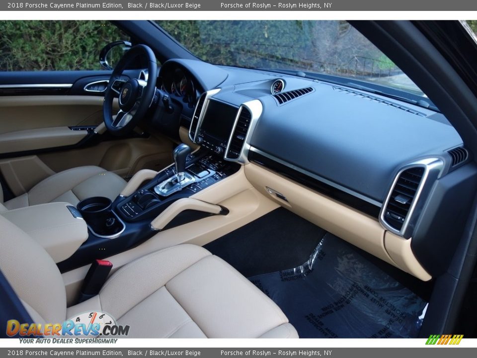 Dashboard of 2018 Porsche Cayenne Platinum Edition Photo #17