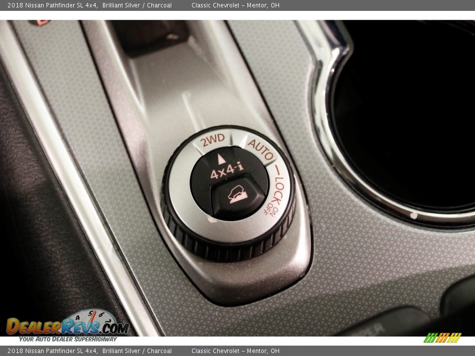 Controls of 2018 Nissan Pathfinder SL 4x4 Photo #18
