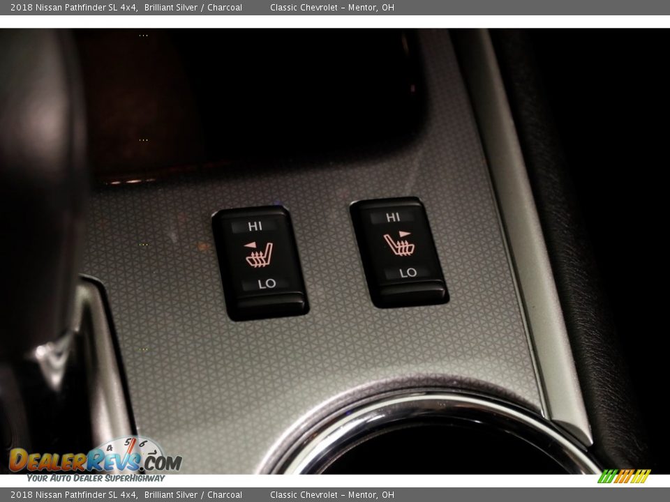 Controls of 2018 Nissan Pathfinder SL 4x4 Photo #19