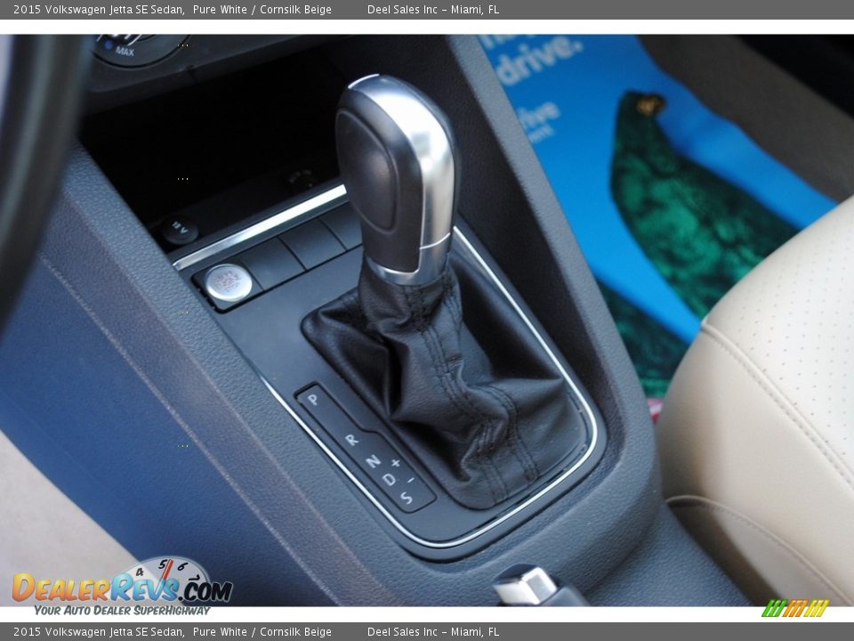 2015 Volkswagen Jetta SE Sedan Pure White / Cornsilk Beige Photo #17