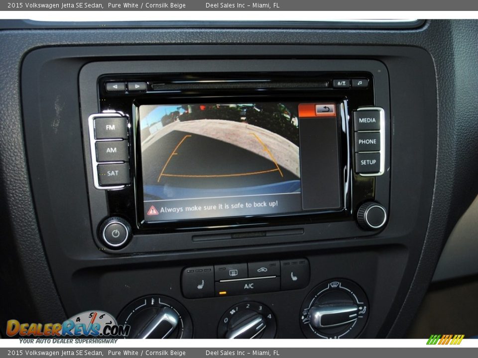 2015 Volkswagen Jetta SE Sedan Pure White / Cornsilk Beige Photo #18