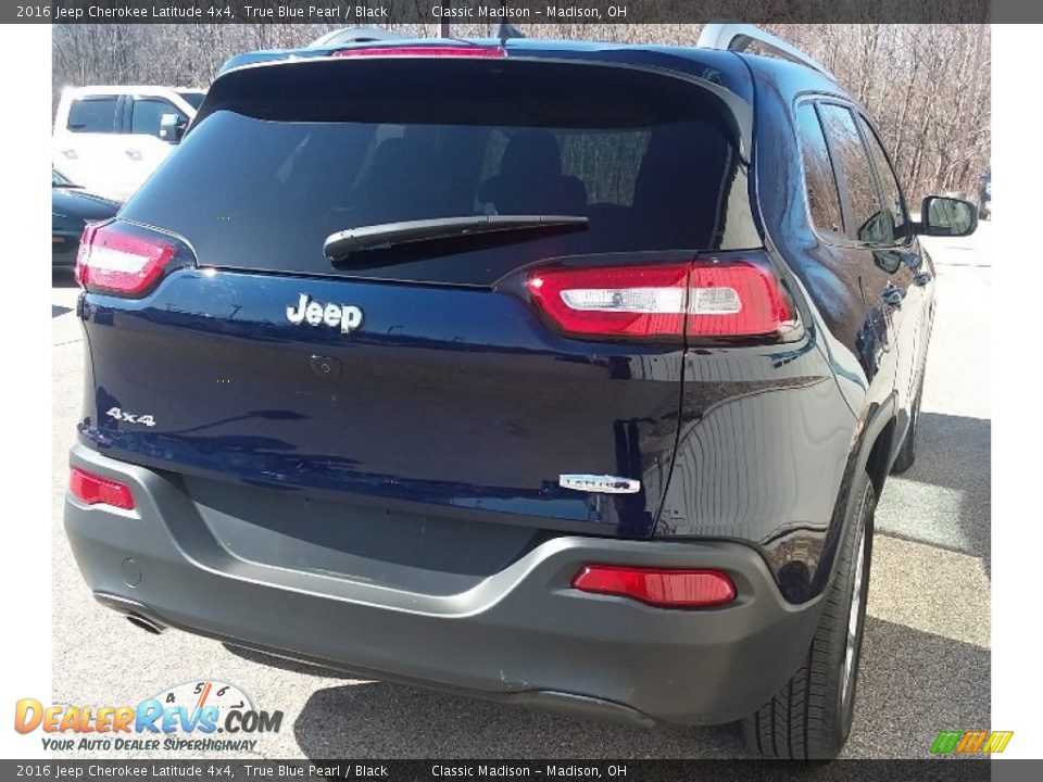 2016 Jeep Cherokee Latitude 4x4 True Blue Pearl / Black Photo #3