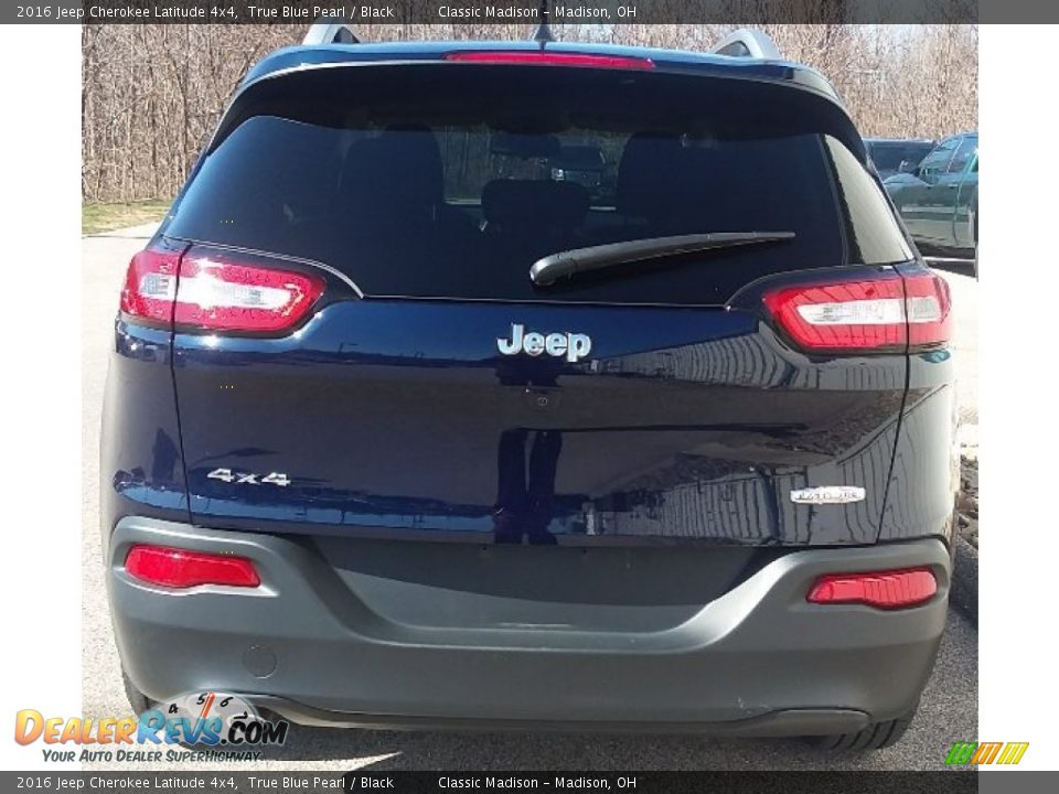 2016 Jeep Cherokee Latitude 4x4 True Blue Pearl / Black Photo #4